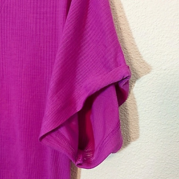 Under Armour Purple Short Sleeve Workout Tee - M - Picture 3 of 4